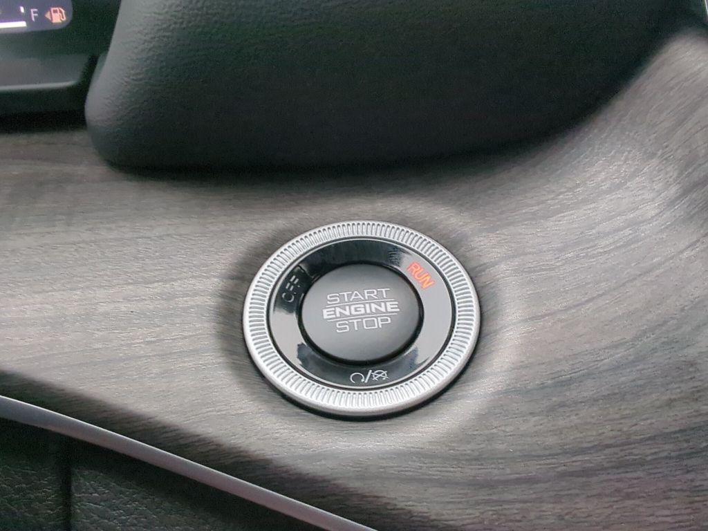 new 2025 Jeep Grand Cherokee car, priced at $48,236