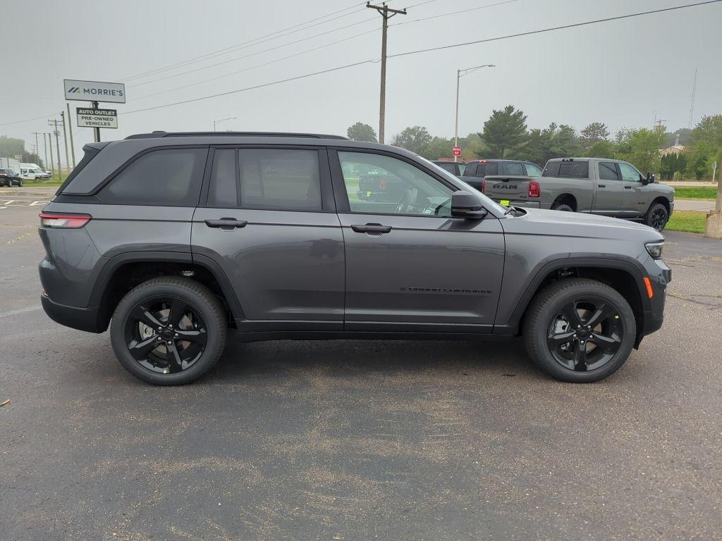 new 2025 Jeep Grand Cherokee car, priced at $48,236