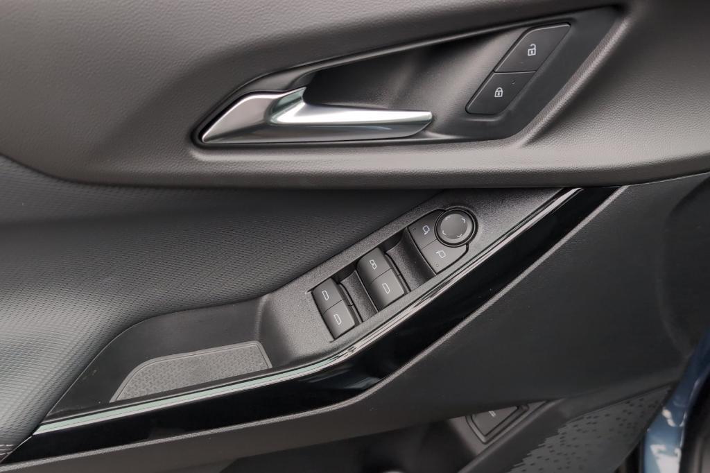 new 2026 Chevrolet Equinox car, priced at $34,735