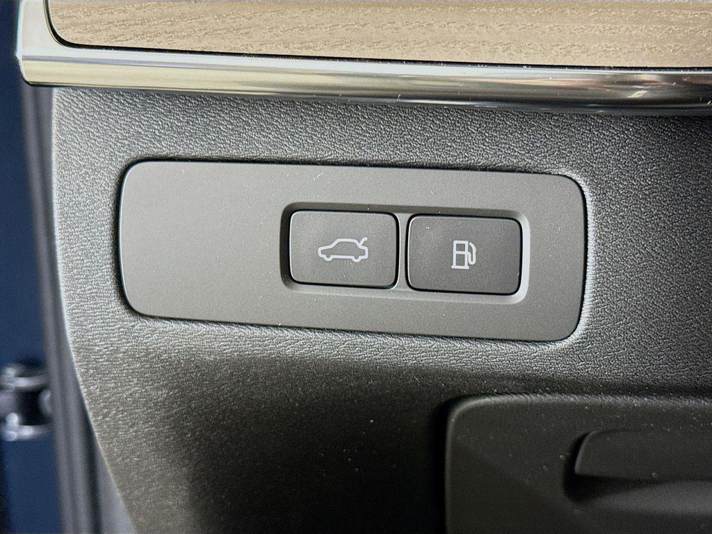new 2026 Volvo XC90 Plug-In Hybrid car, priced at $84,455