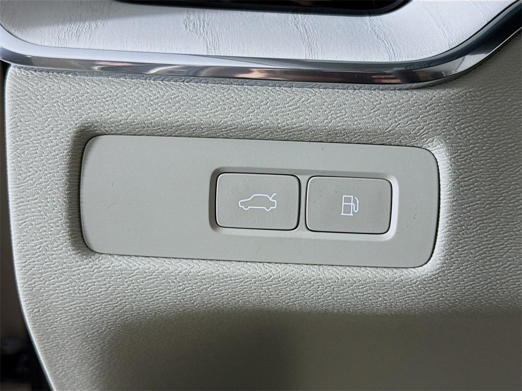 new 2026 Volvo XC60 Plug-In Hybrid car, priced at $75,235