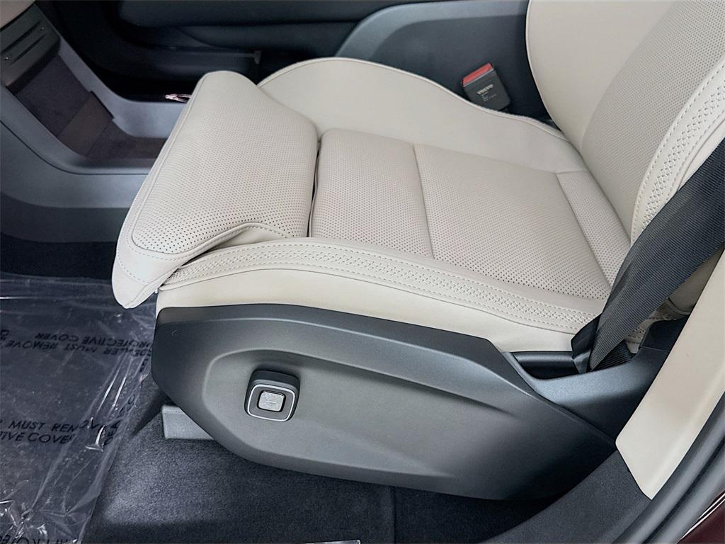 new 2025 Volvo EX90 car, priced at $87,940