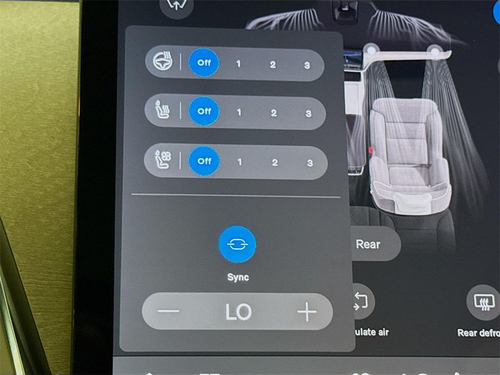 new 2025 Volvo EX90 car, priced at $87,940