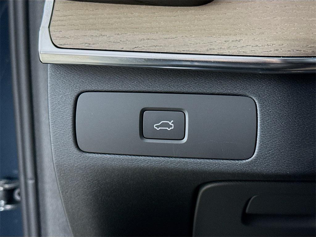 new 2026 Volvo XC90 car, priced at $71,825