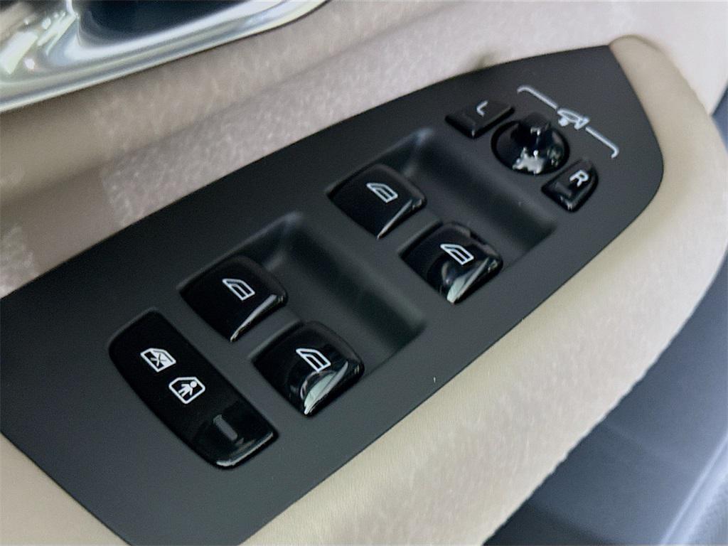 new 2026 Volvo XC90 Plug-In Hybrid car, priced at $85,625