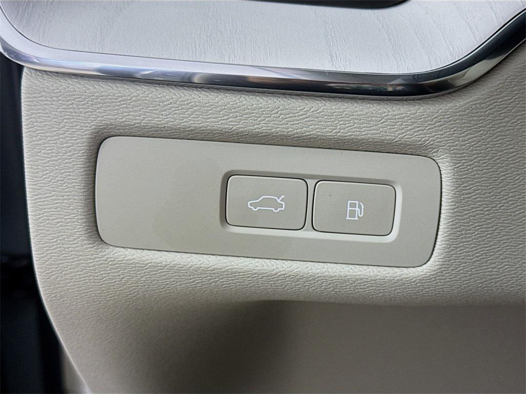 new 2026 Volvo XC60 Plug-In Hybrid car, priced at $75,235