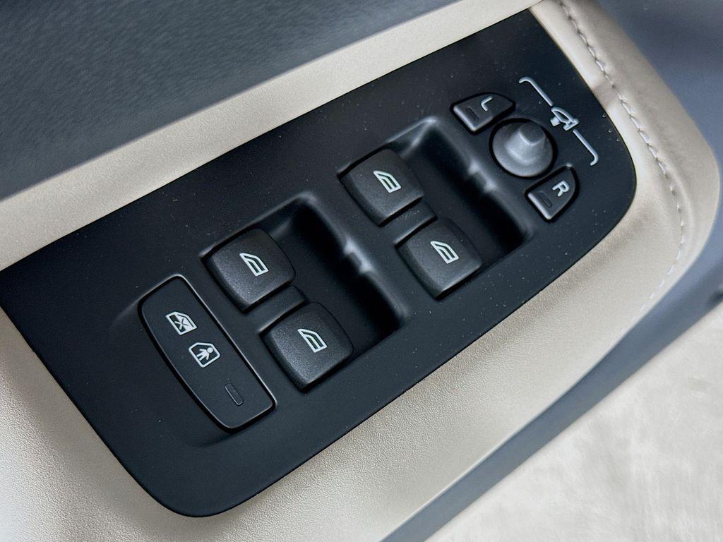 new 2026 Volvo XC60 car, priced at $58,105