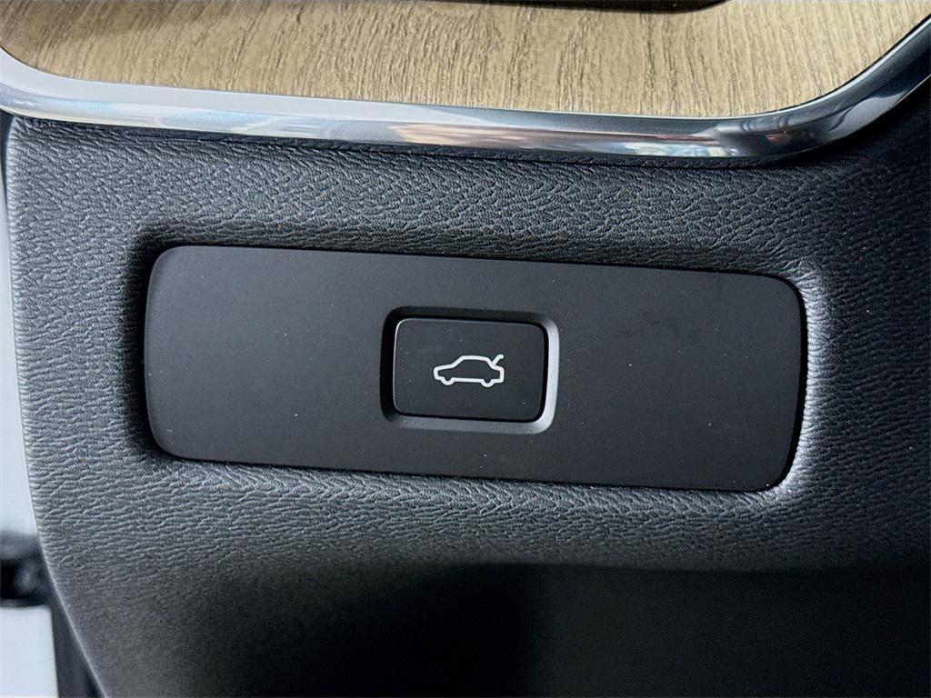 new 2026 Volvo XC60 car, priced at $58,105