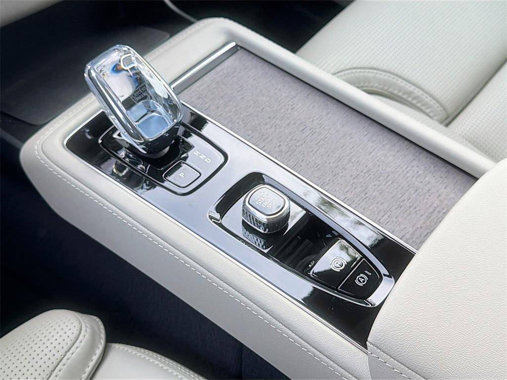 new 2026 Volvo XC90 Plug-In Hybrid car, priced at $85,625