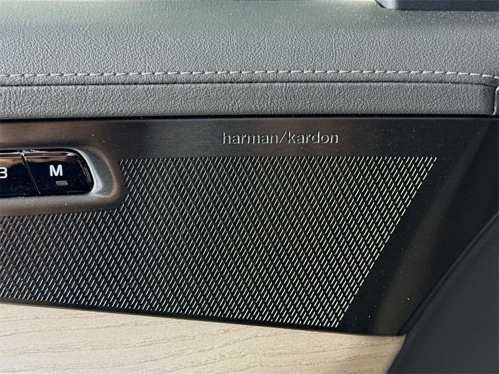 new 2025 Volvo XC90 car, priced at $65,725