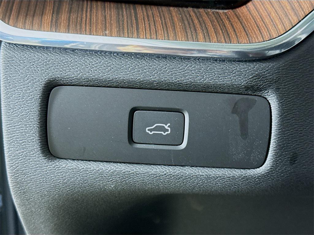 used 2023 Volvo XC60 car, priced at $34,395