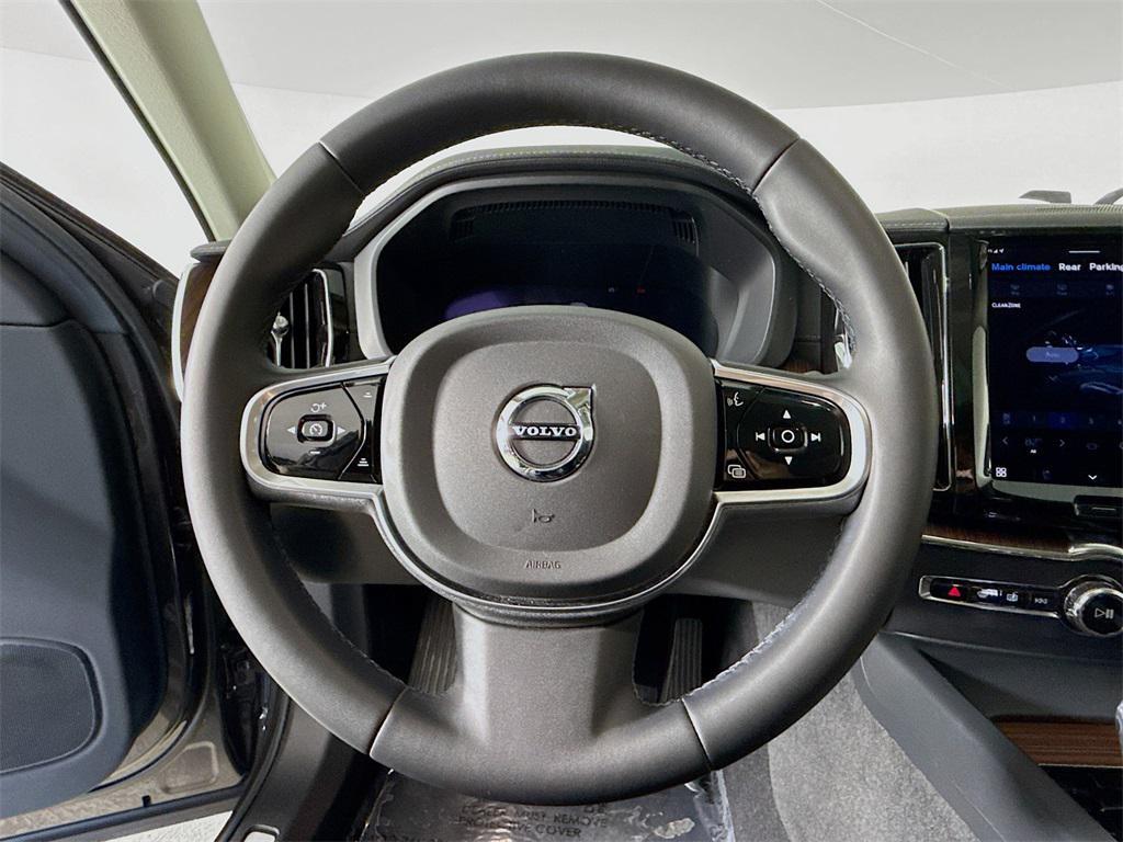 used 2023 Volvo XC60 car, priced at $34,395