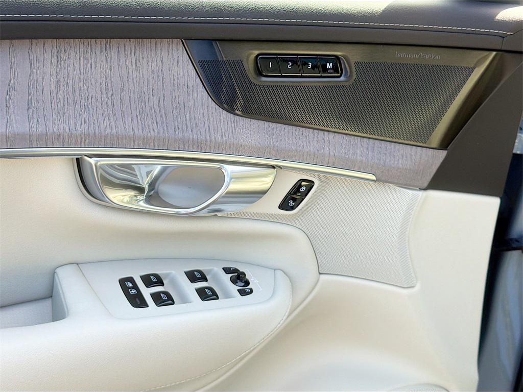 new 2026 Volvo XC90 Plug-In Hybrid car, priced at $85,745