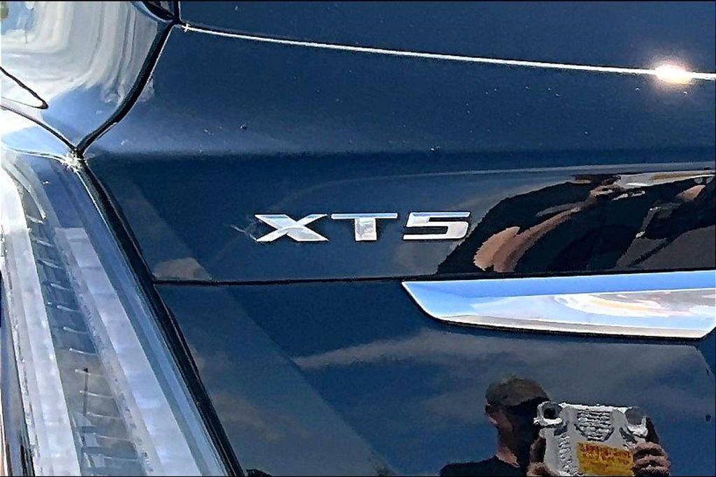 used 2023 Cadillac XT5 car, priced at $37,800