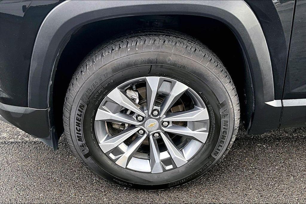 used 2025 Chevrolet Equinox car, priced at $26,012