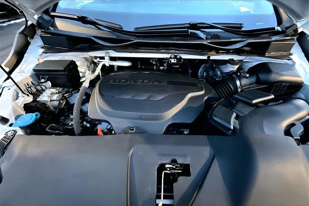 used 2025 Honda Odyssey car, priced at $37,981