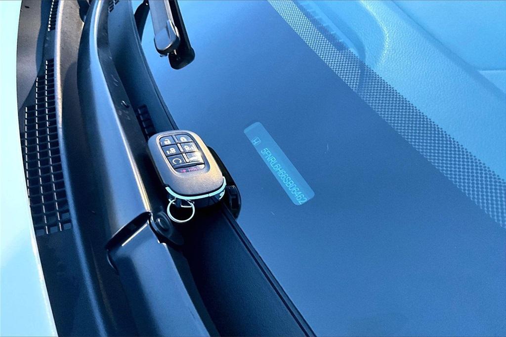 used 2025 Honda Odyssey car, priced at $37,981