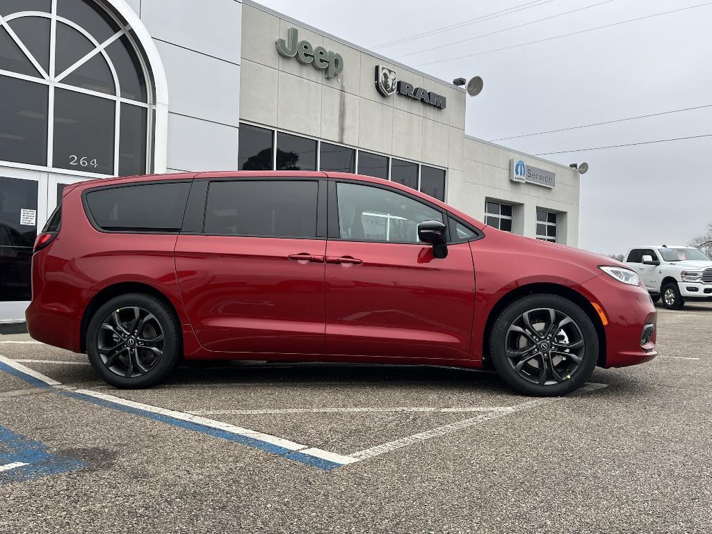new 2026 Chrysler Pacifica car