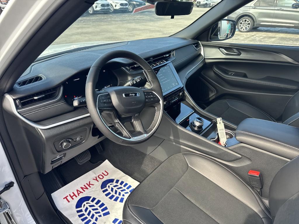 new 2025 Jeep Grand Cherokee car, priced at $39,997