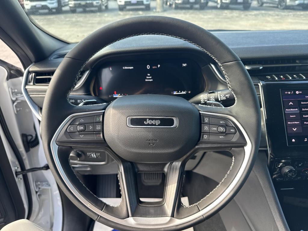 new 2025 Jeep Grand Cherokee car, priced at $39,997