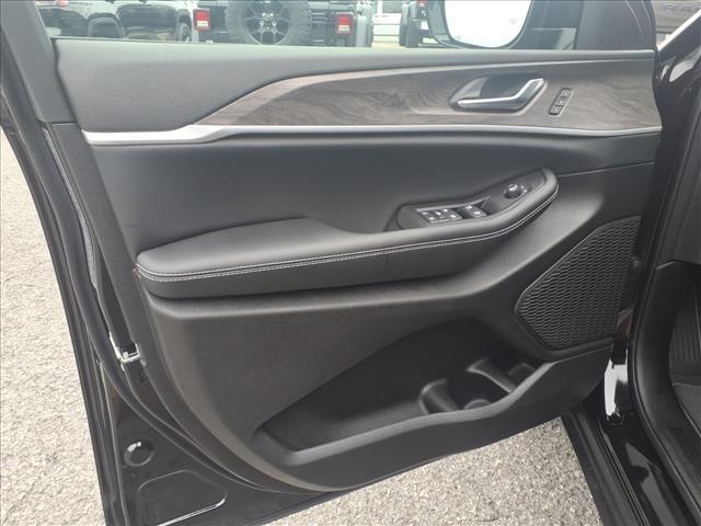 new 2025 Jeep Grand Cherokee car, priced at $39,903