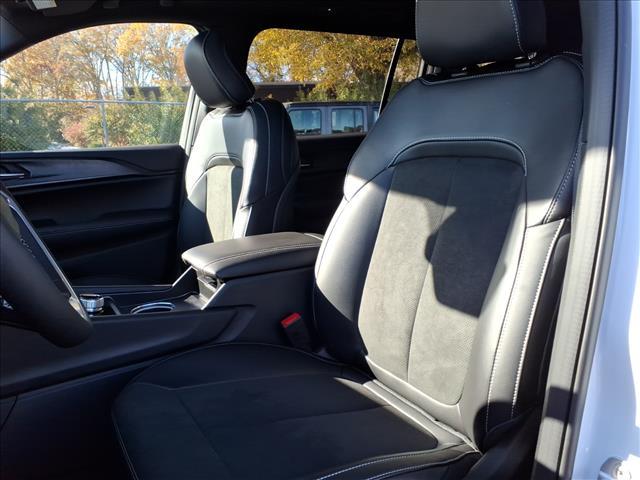 new 2025 Jeep Grand Cherokee L car, priced at $37,895