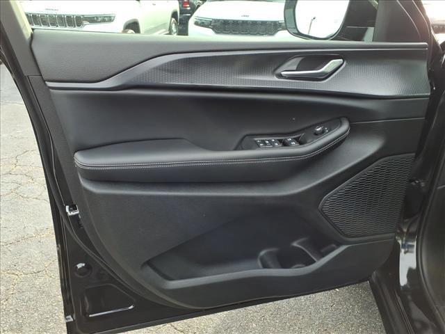 new 2025 Jeep Grand Cherokee car, priced at $35,725