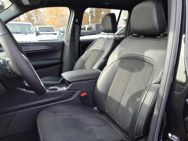 new 2025 Jeep Grand Cherokee car, priced at $35,725