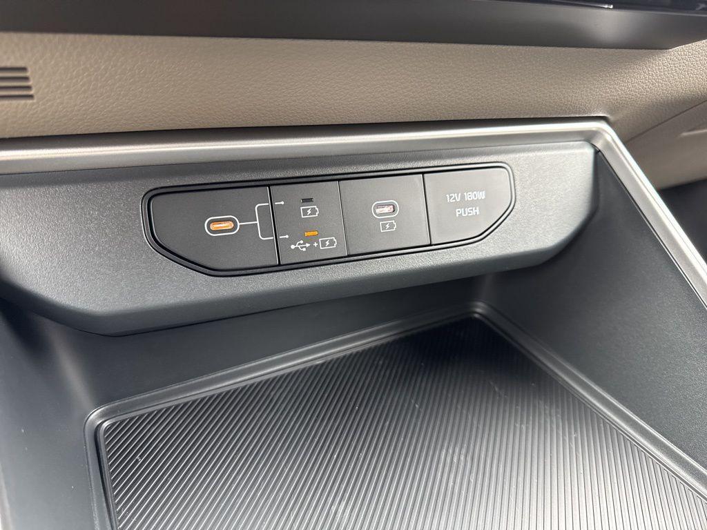 new 2026 Kia Carnival Hybrid car, priced at $40,016