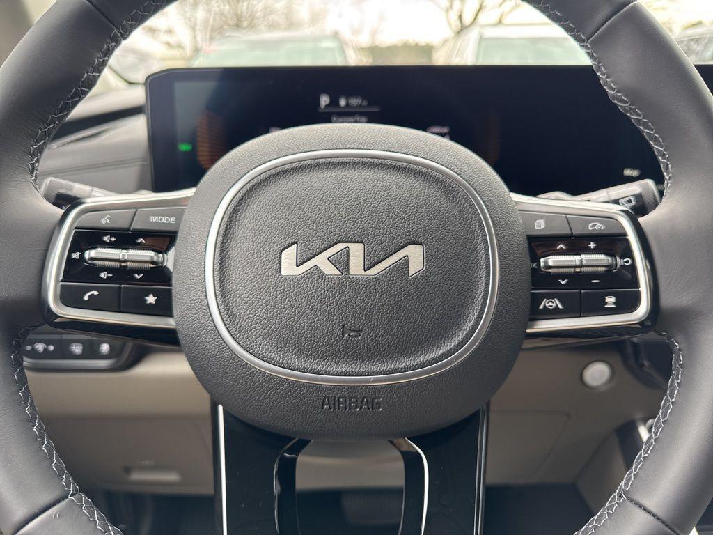 new 2026 Kia Carnival Hybrid car, priced at $40,016