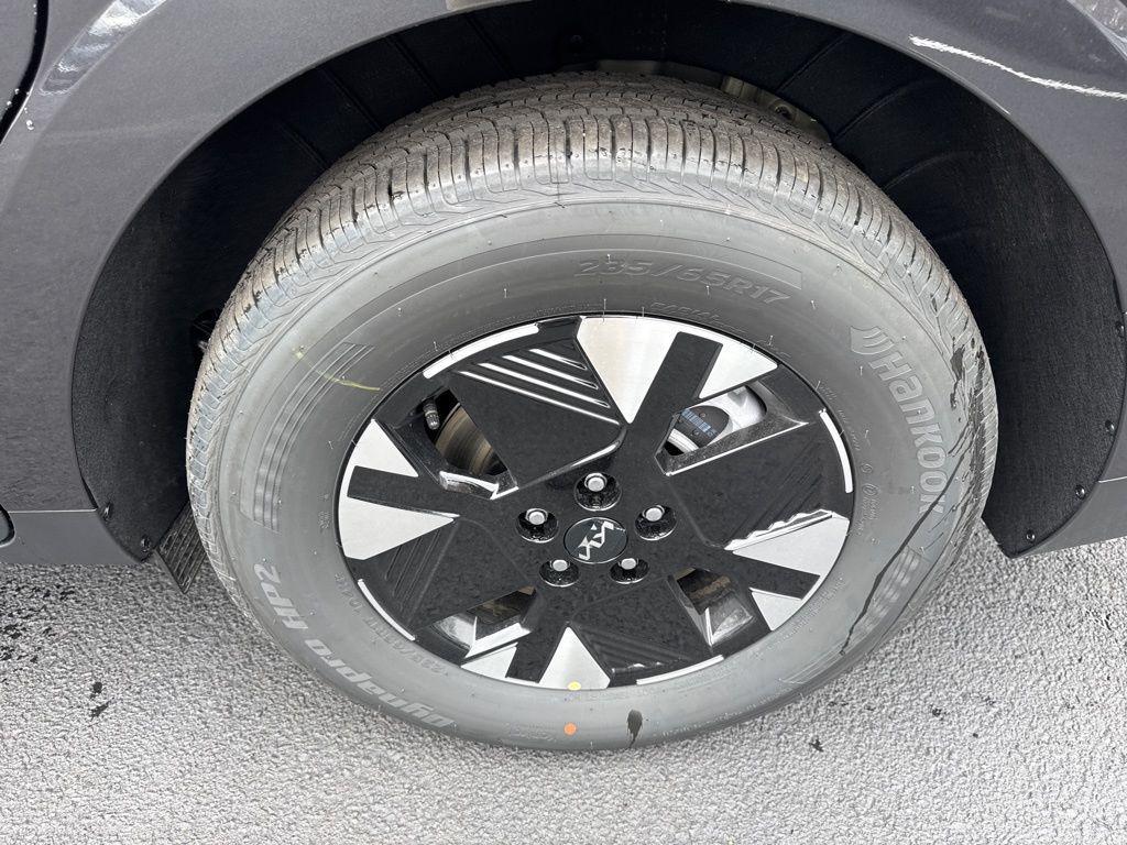 new 2026 Kia Carnival Hybrid car, priced at $40,016