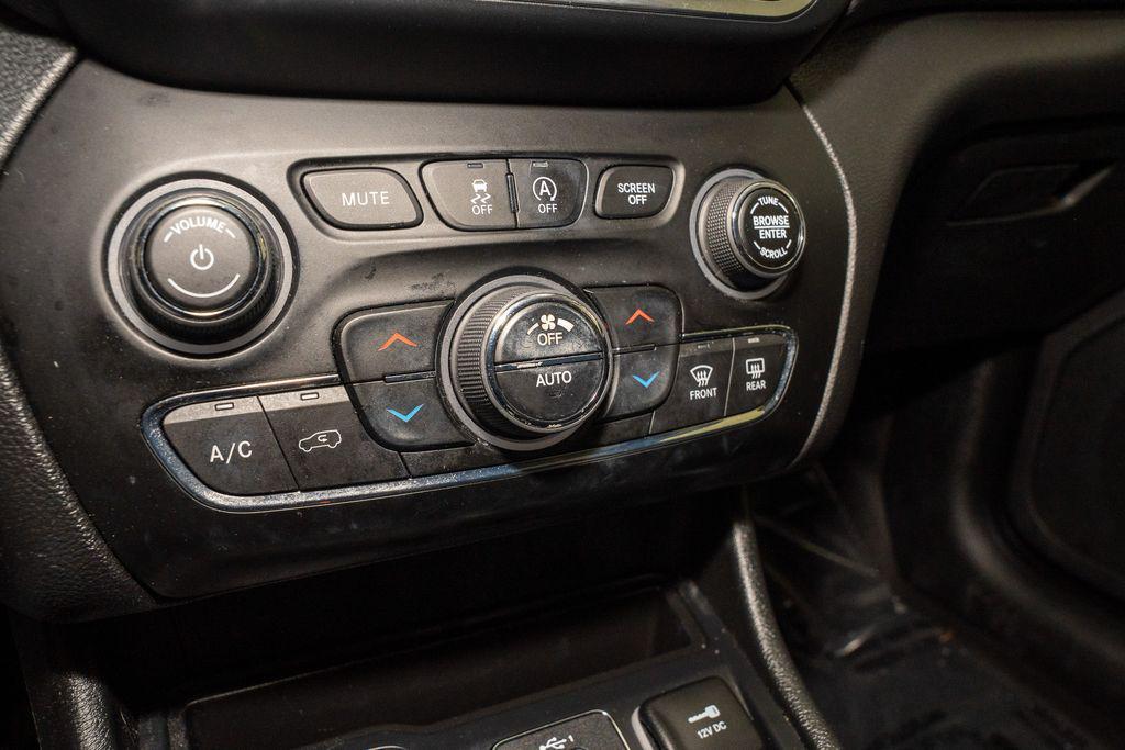 used 2022 Jeep Cherokee car, priced at $19,995