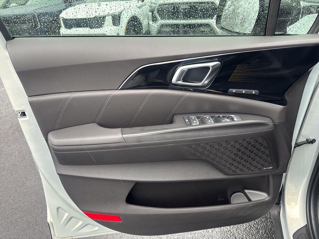 new 2026 Kia Carnival Hybrid car, priced at $51,429