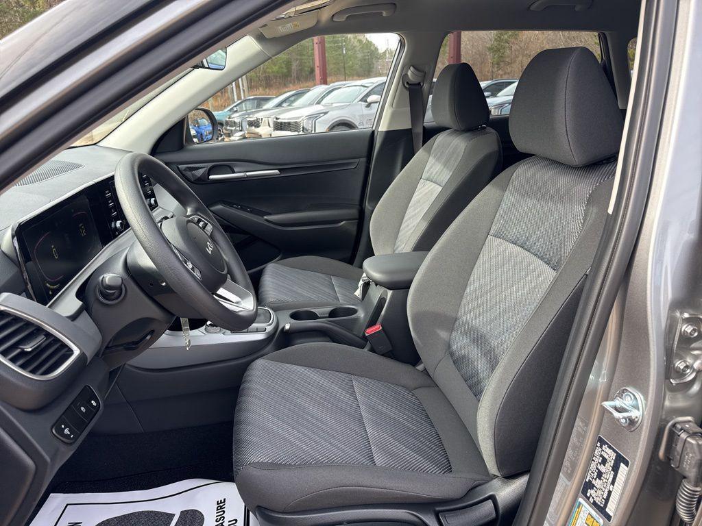 new 2026 Kia Seltos car, priced at $25,000