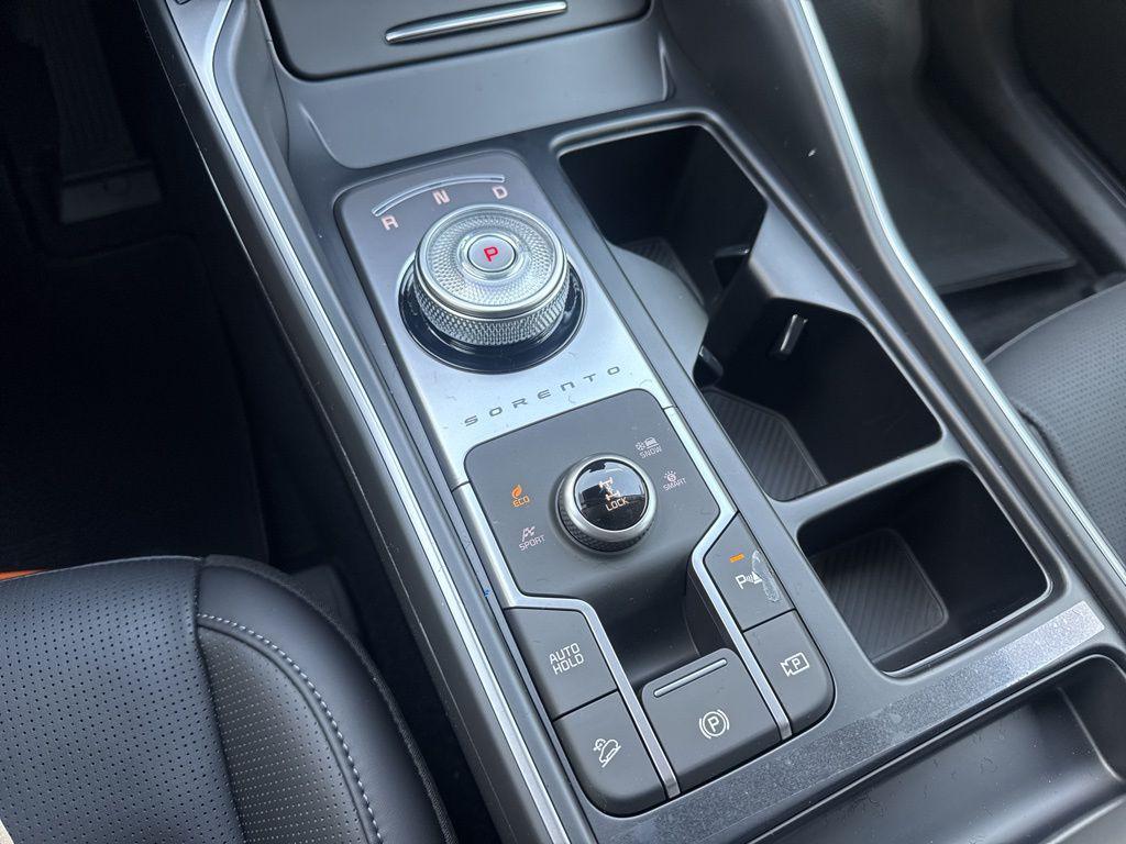 new 2025 Kia Sorento Hybrid car, priced at $36,945