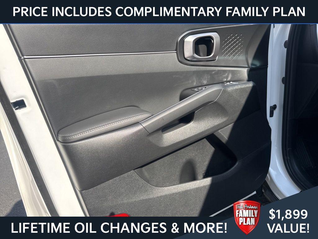 new 2025 Kia Sorento Hybrid car, priced at $37,968