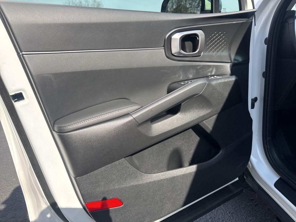 new 2025 Kia Sorento Hybrid car, priced at $36,945