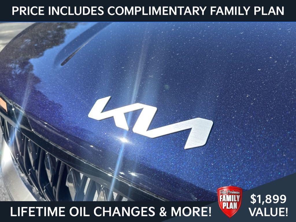 new 2026 Kia Carnival Hybrid car, priced at $39,833