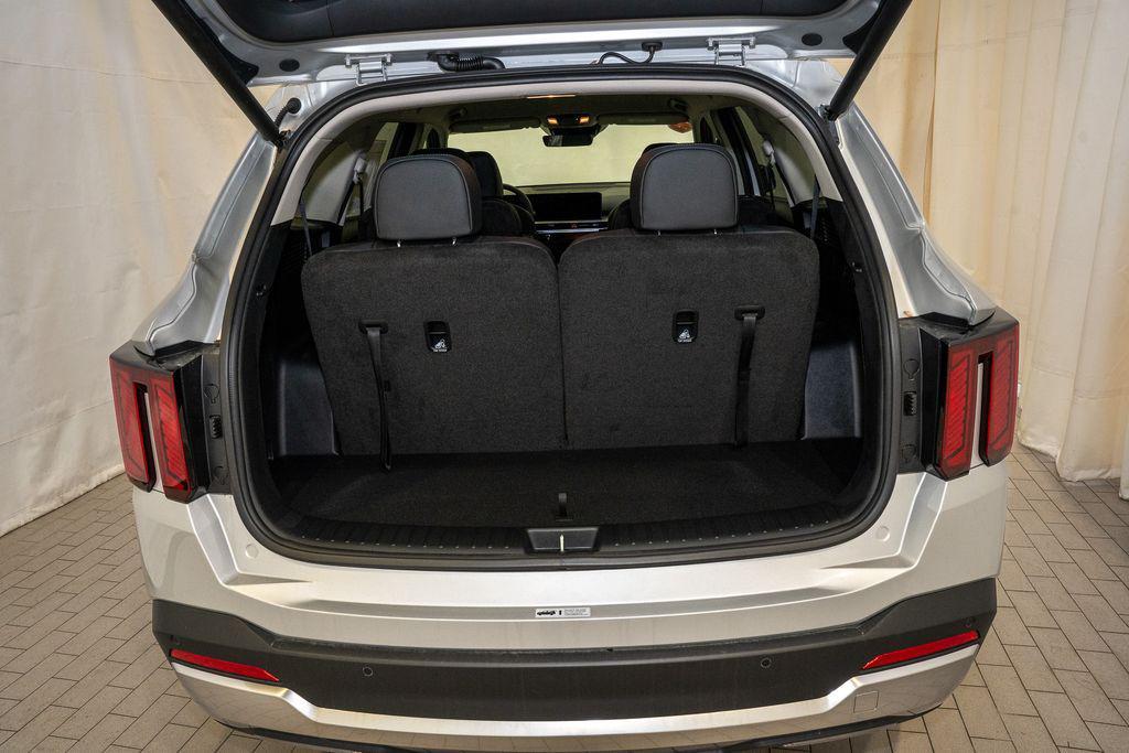 new 2025 Kia Sorento Hybrid car, priced at $39,655