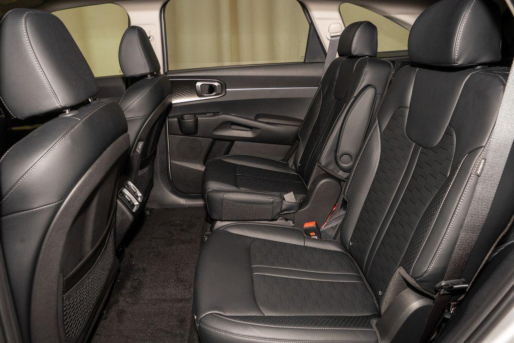 new 2025 Kia Sorento Hybrid car, priced at $39,655