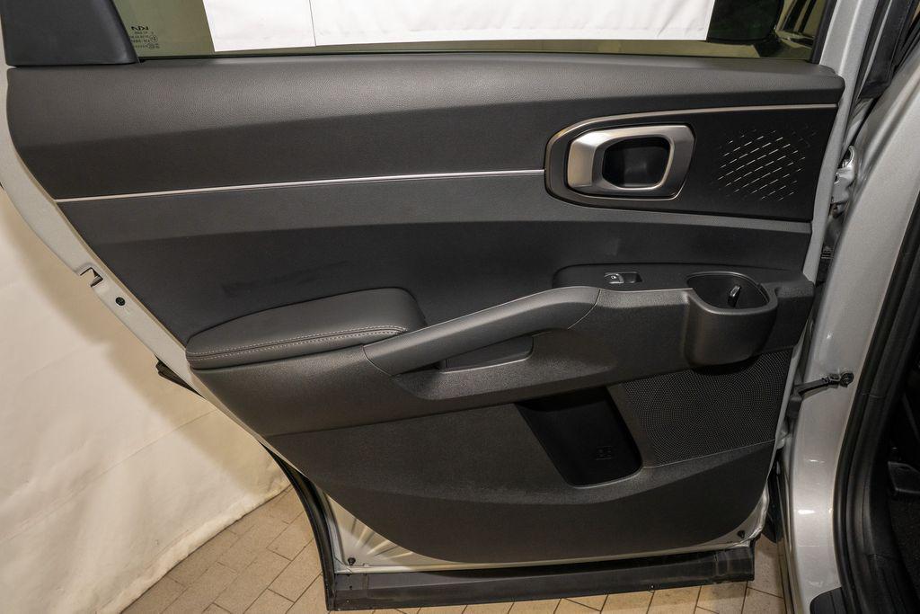 new 2025 Kia Sorento Hybrid car, priced at $39,655