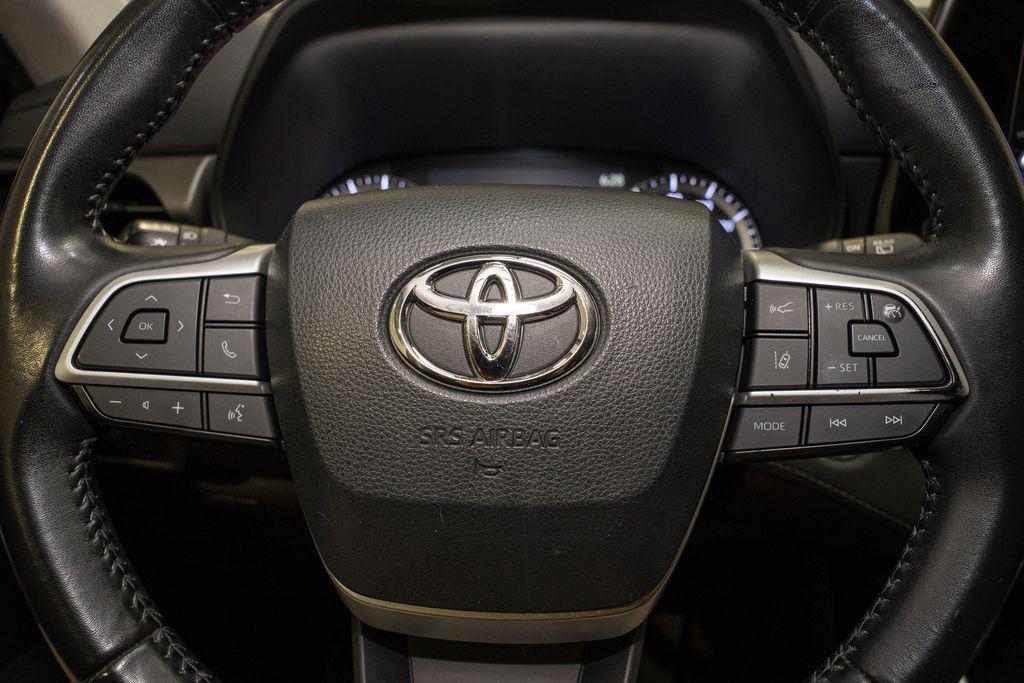used 2023 Toyota Highlander car, priced at $28,995