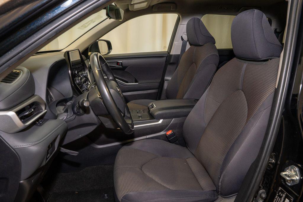 used 2023 Toyota Highlander car, priced at $28,995