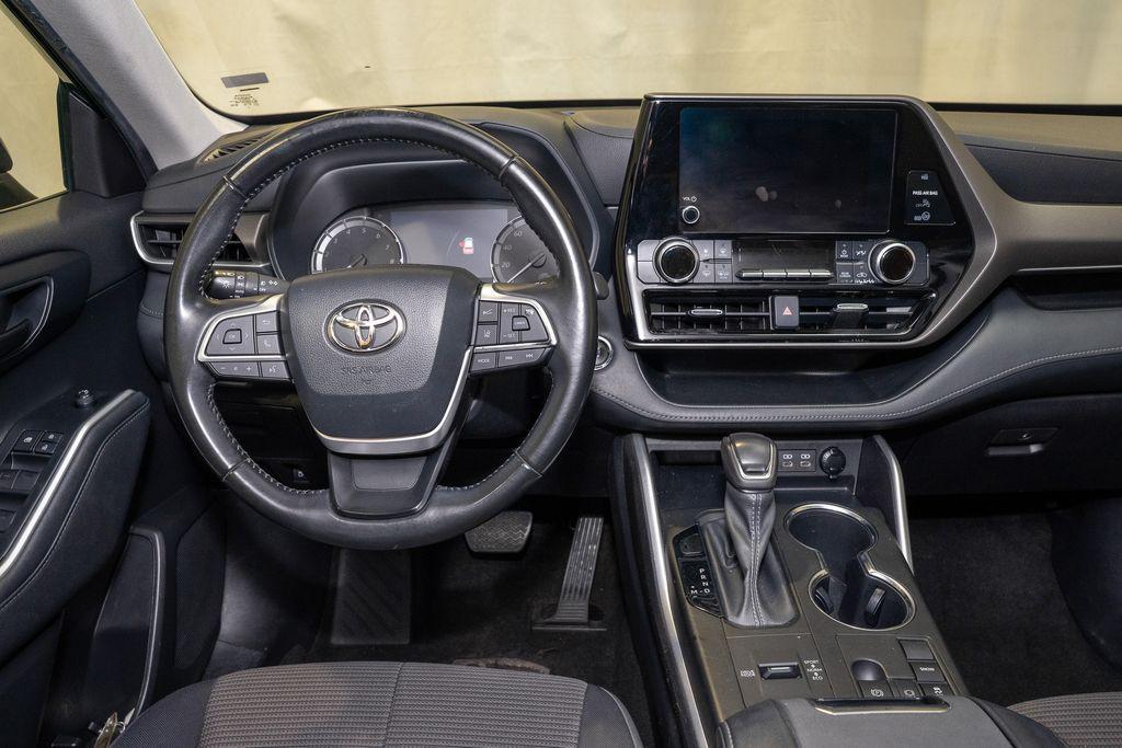 used 2023 Toyota Highlander car, priced at $28,995