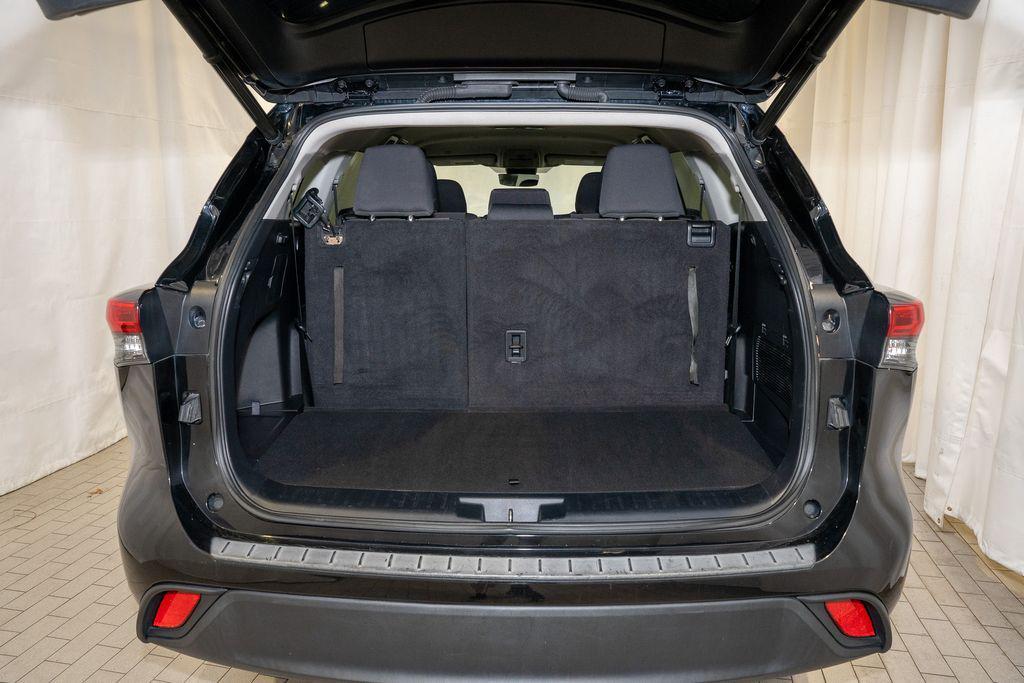 used 2023 Toyota Highlander car, priced at $28,995