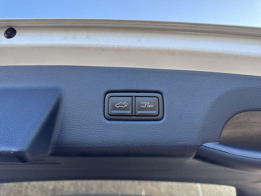 new 2026 Kia Carnival Hybrid car, priced at $47,291