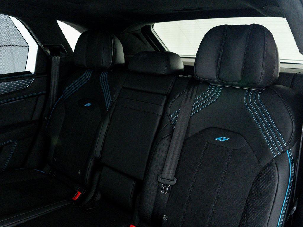 2024 Kingfisher - by Mulliner Bentley Bentayga