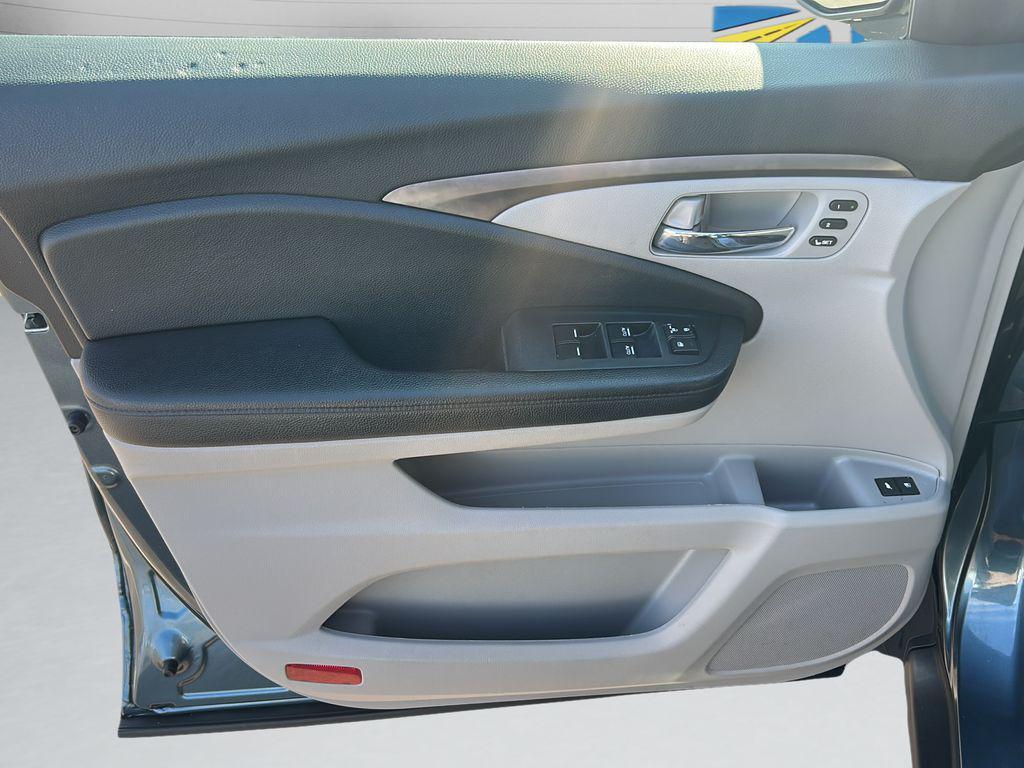 used 2022 Honda Pilot car, priced at $27,995