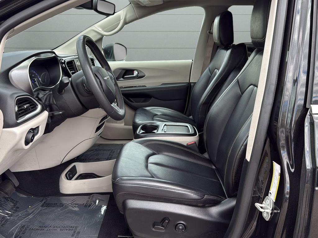 used 2023 Chrysler Pacifica car, priced at $25,494