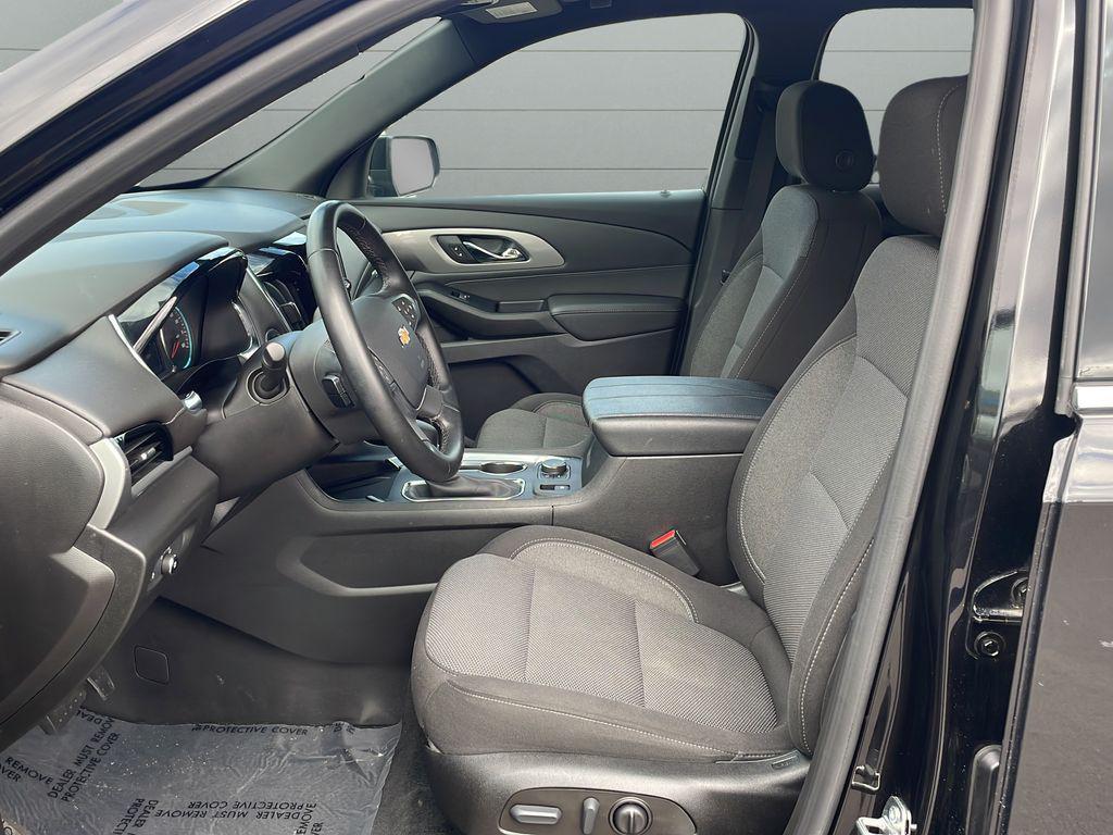 used 2023 Chevrolet Traverse car, priced at $29,498